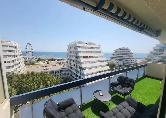 Appartement Lumineux Avec Vue Sur Mer A 50 M De La Plage Et Du Centre